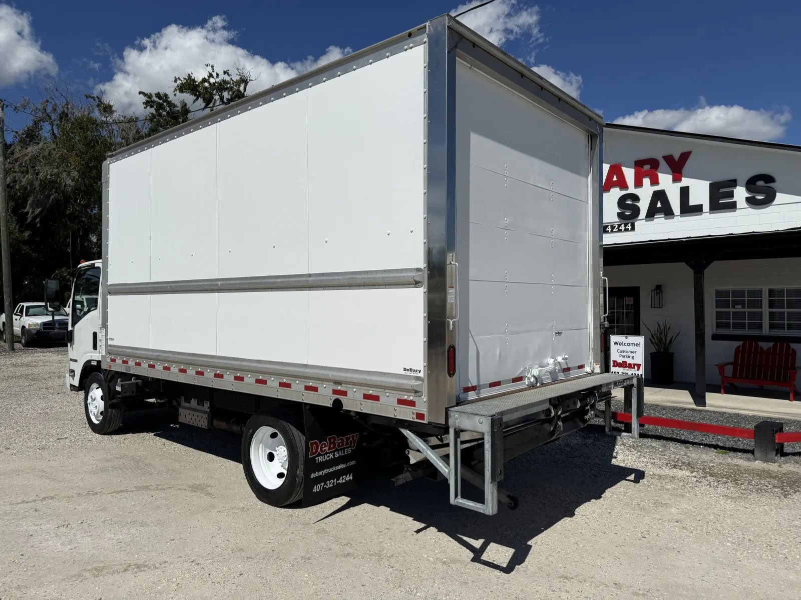 Used 2020 Isuzu NPR image 5