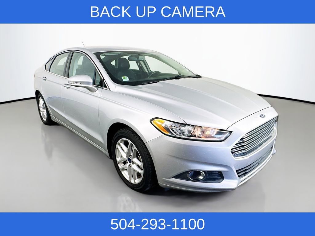 Used 2016 Ford Fusion SE w/ Equipment Group 202A image 3
