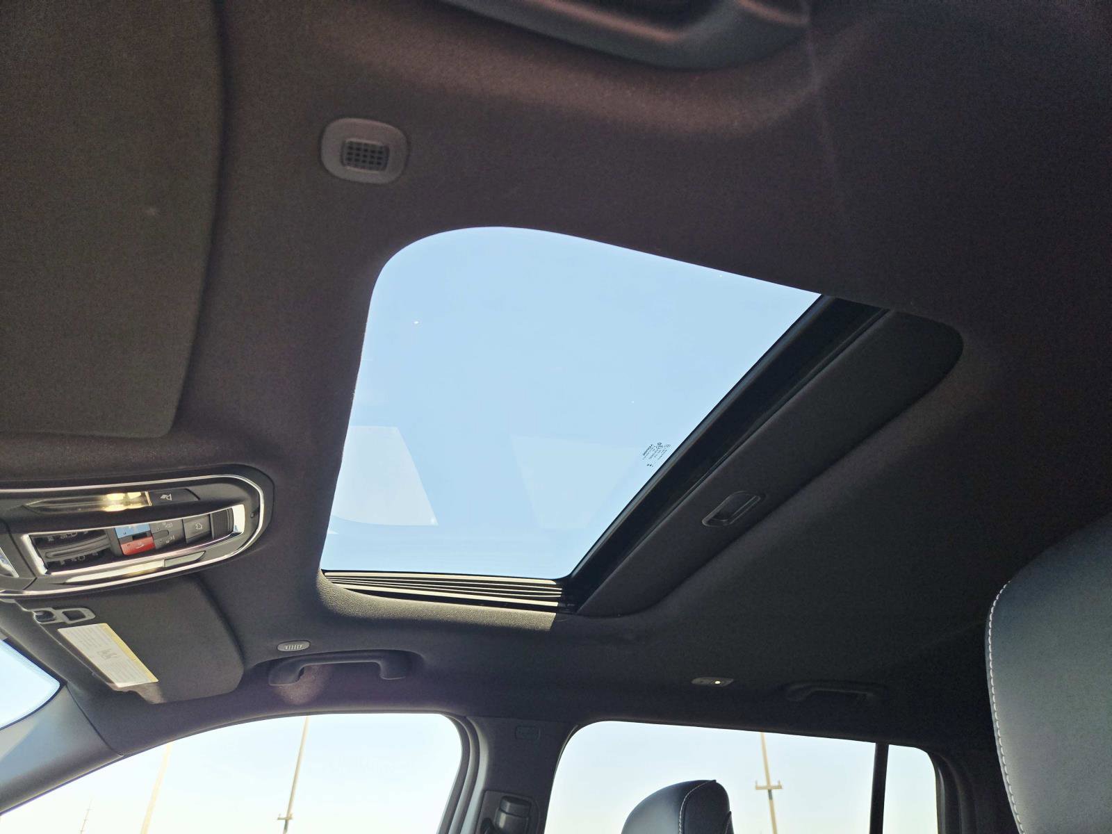 Used 2024 Jeep Grand Cherokee L Altitude AWD/4WD image 10