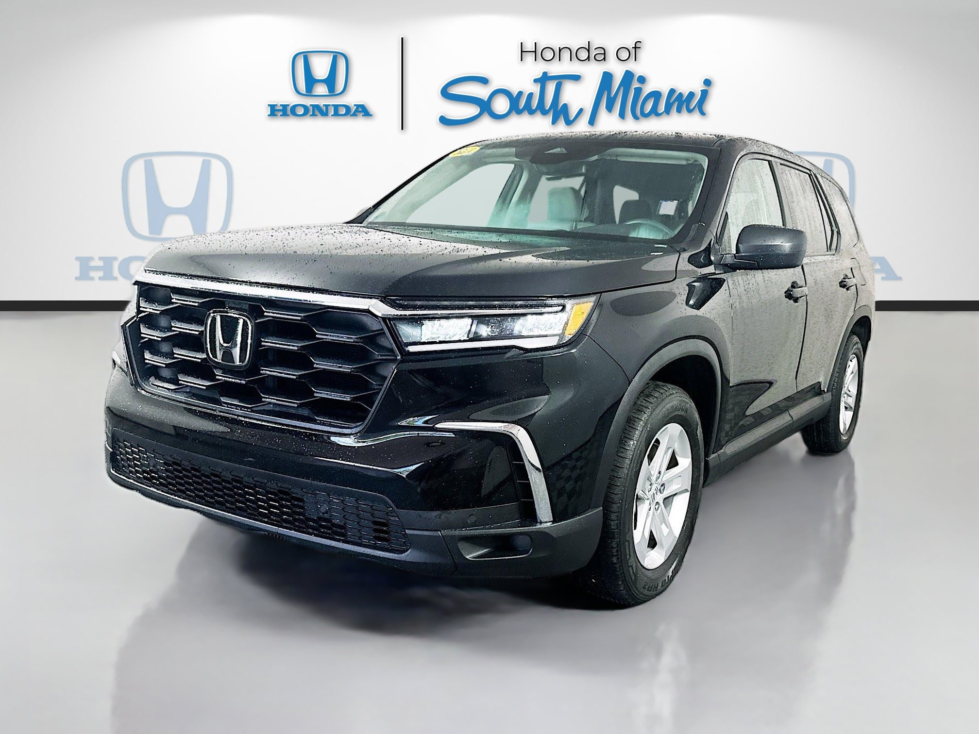 Used 2023 Honda Pilot LX image 3