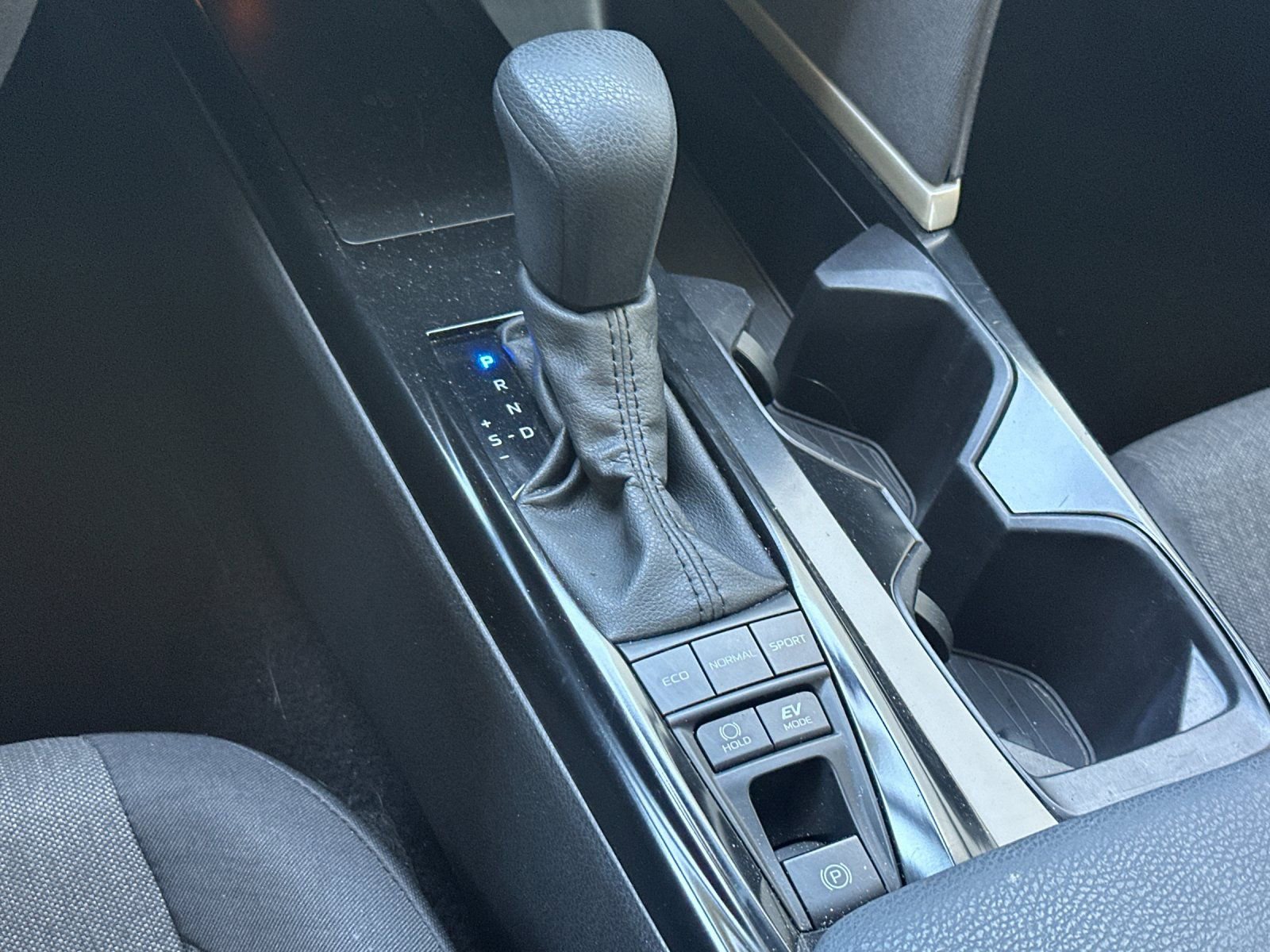 Used 2025 Toyota Camry LE FWD image 19