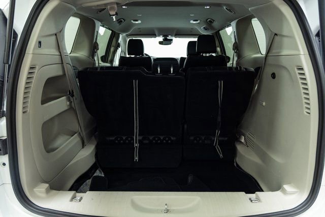 Used 2024 Chrysler Pacifica Touring-L image 9