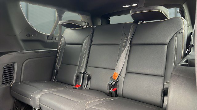 Used 2023 GMC Yukon XL SLT w/ SLT Luxury Package image 7