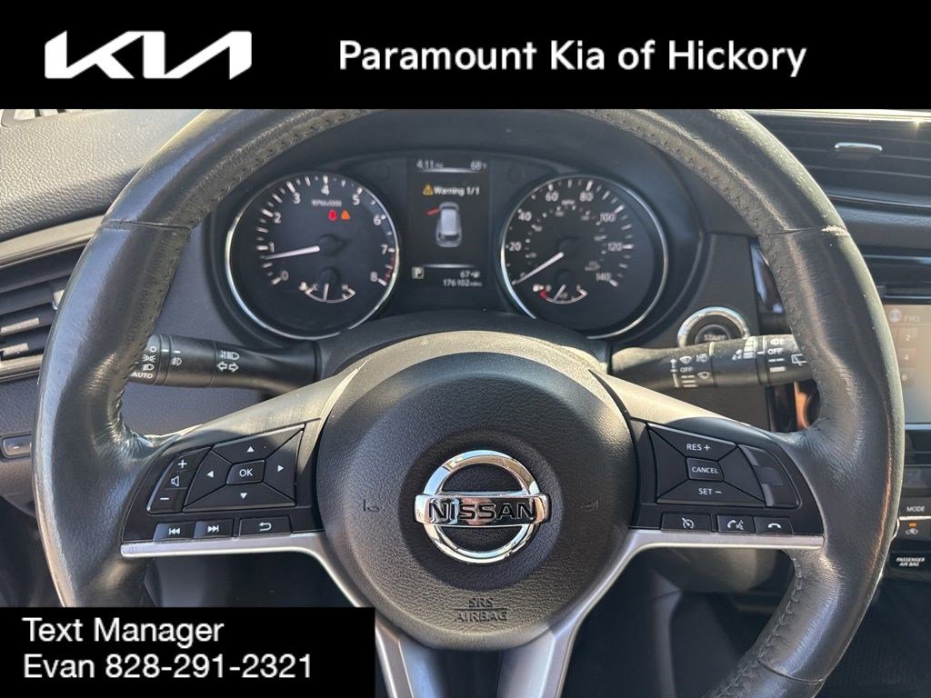 Used 2017 Nissan Rogue SV w/ Sun & Sound Touring Package image 31