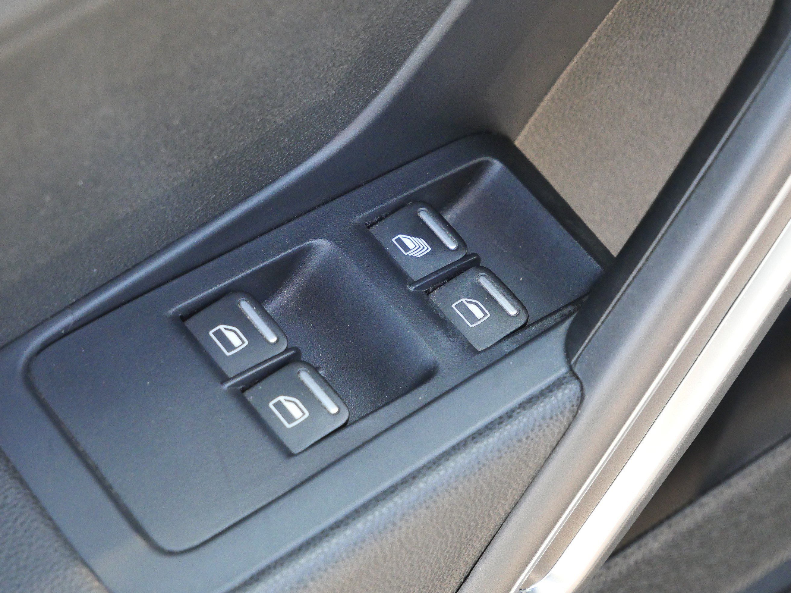 Used 2013 Volkswagen Beetle 2.5 FWD image 20