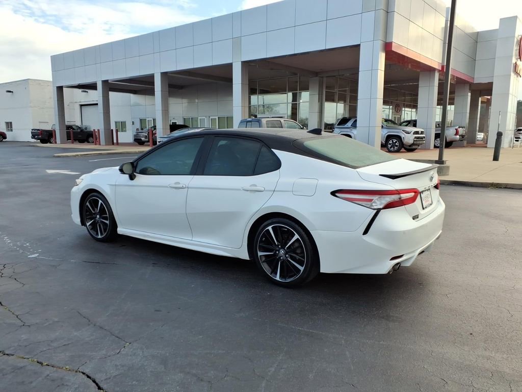 Used 2018 Toyota Camry XSE image 4