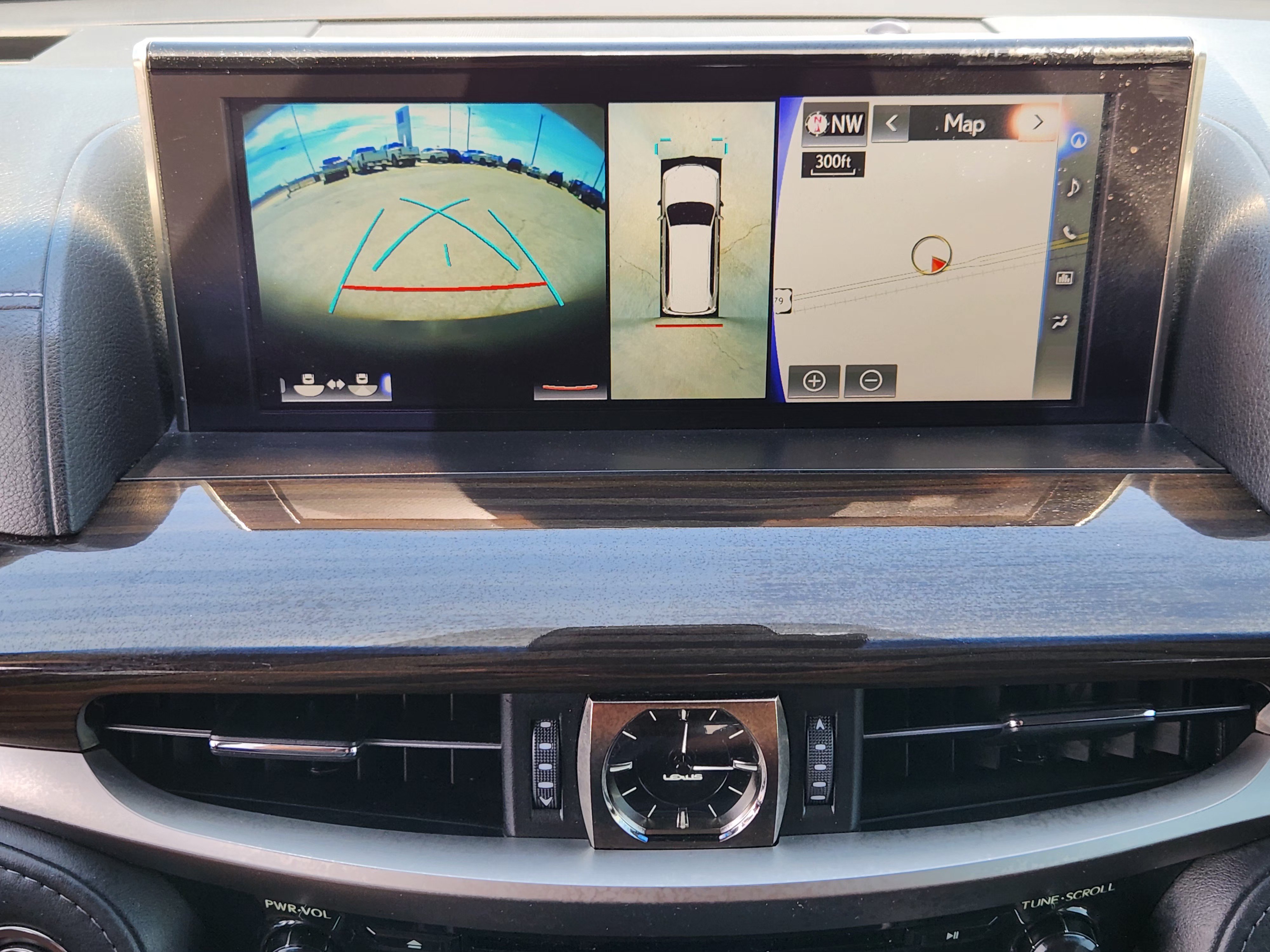 Used 2021 Lexus LX 570 4WD w/ Sport Package image 18
