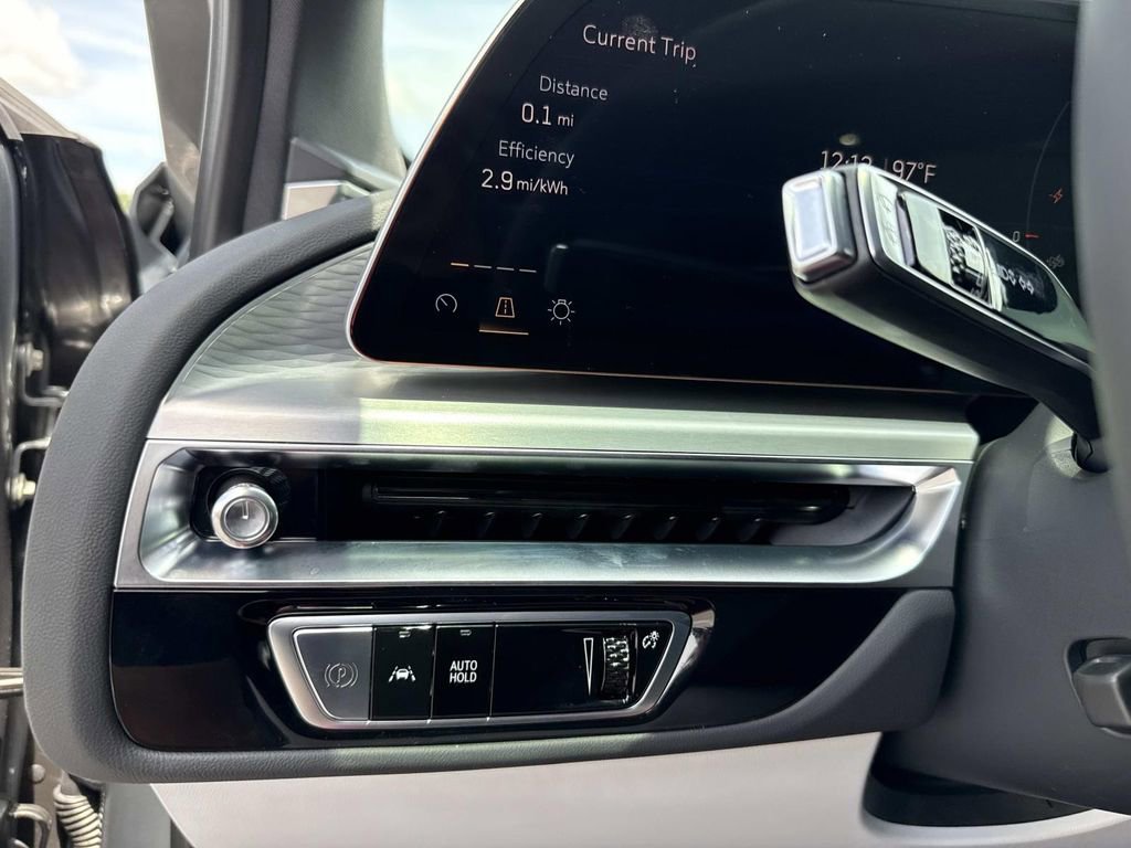 New 2025 Cadillac Lyriq Luxury image 32