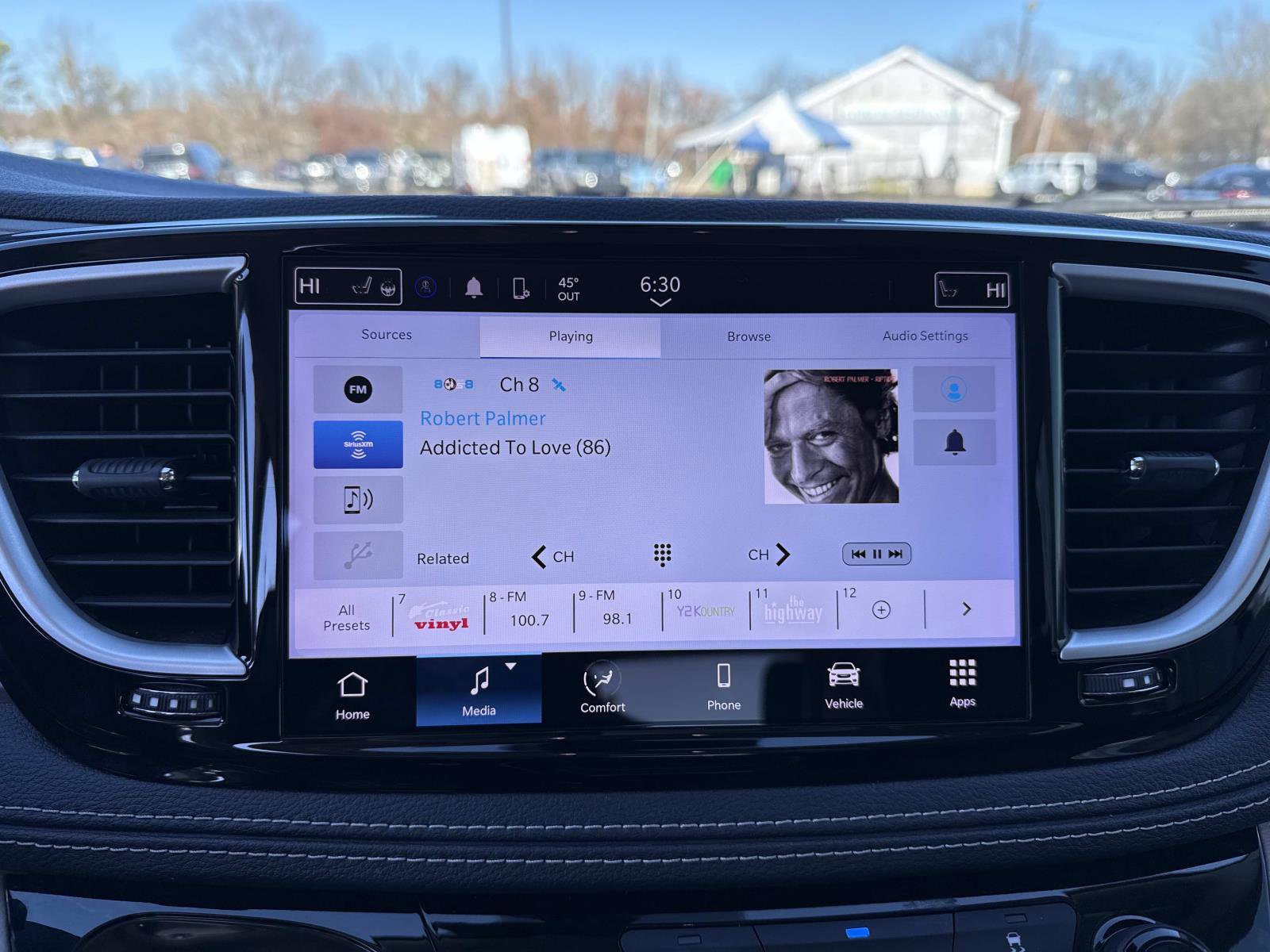 Certified 2022 Chrysler Pacifica Touring-L image 24