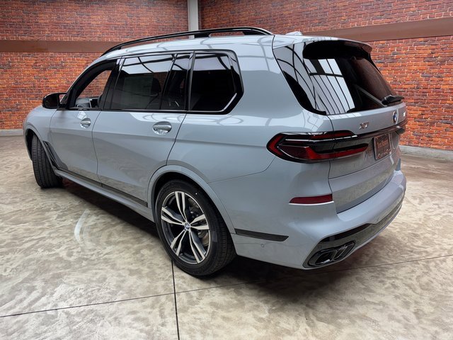 New 2026 BMW X7 M60i image 3