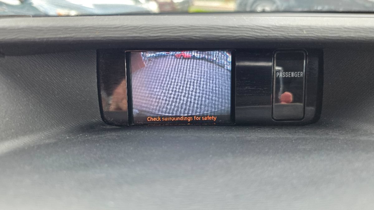 Used 2011 Toyota Sienna LE w/ Towing Pkg FWD image 19