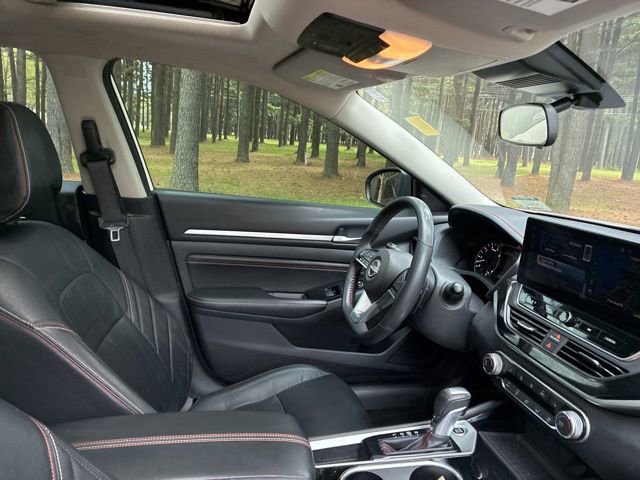 Used 2023 Nissan Altima 2.5 SR w/ SR Premium Package image 23