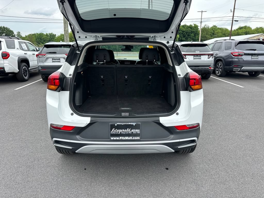 Used 2025 Buick Encore GX Preferred AWD/4WD image 11