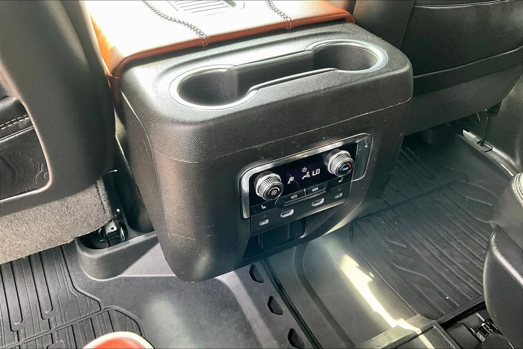 Used 2023 GMC Yukon Denali Ultimate AWD/4WD image 9