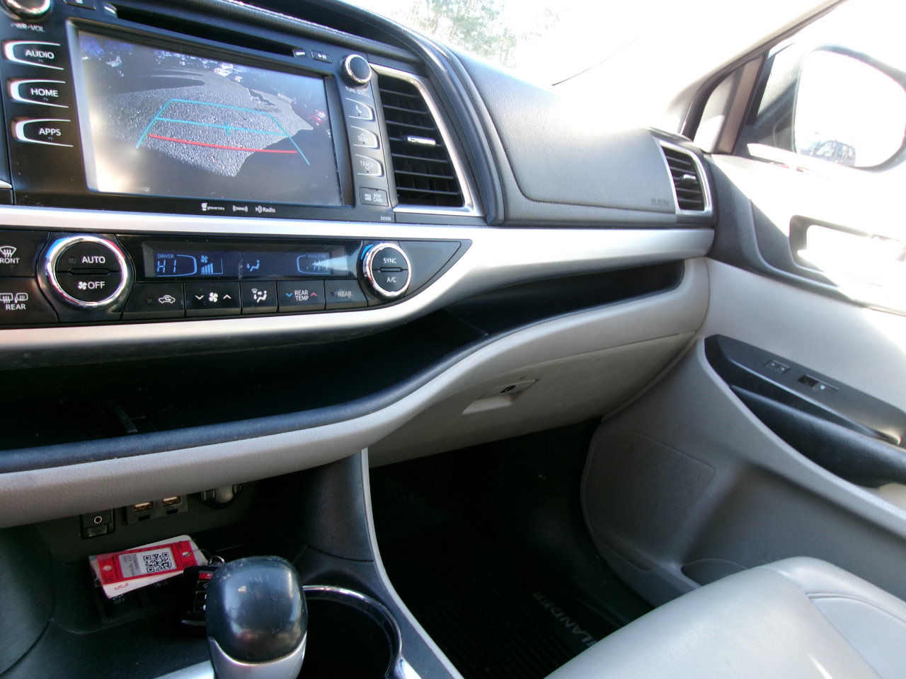 Used 2019 Toyota Highlander XLE image 14