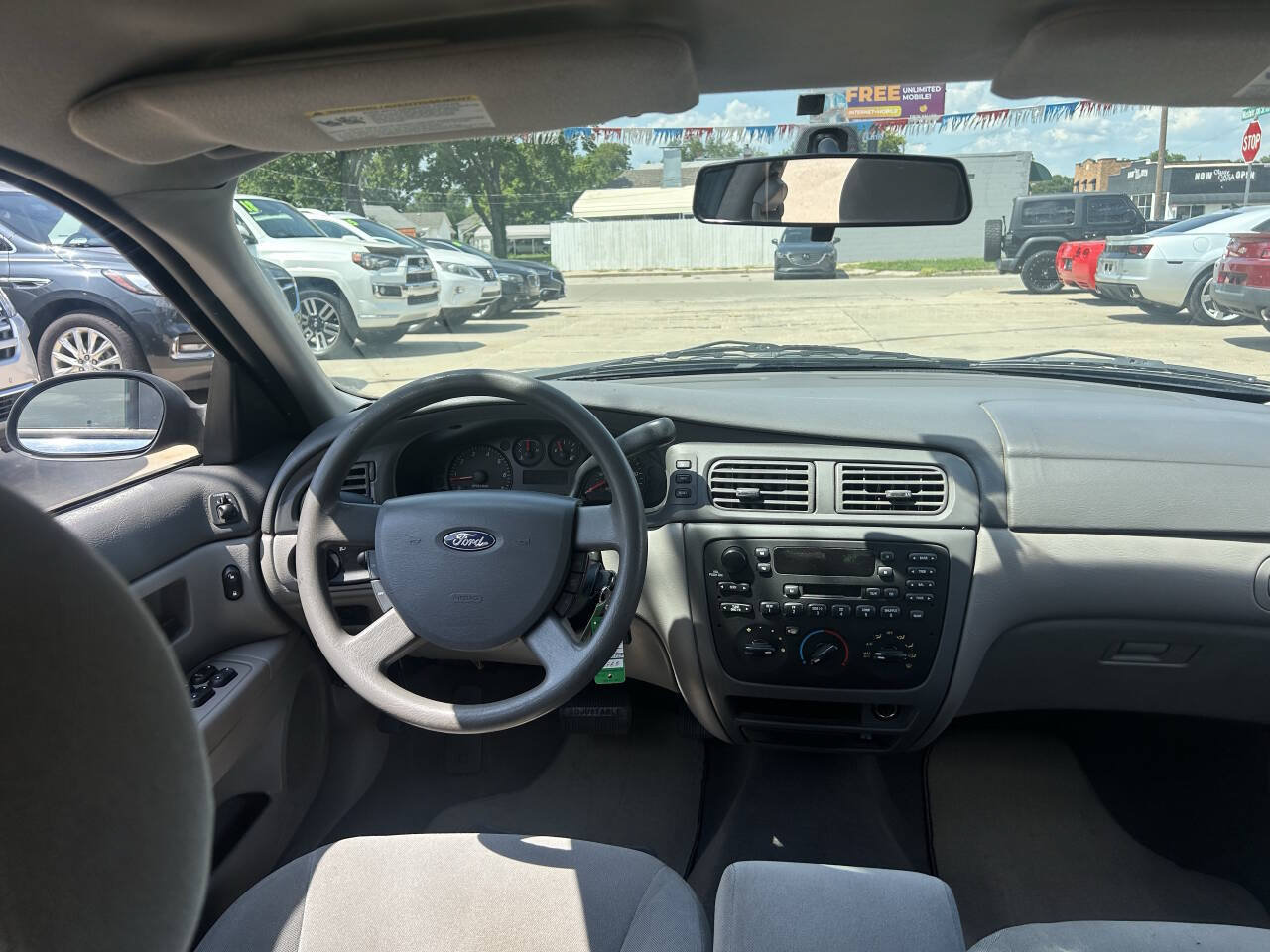 Used 2004 Ford Taurus SE FWD image 14