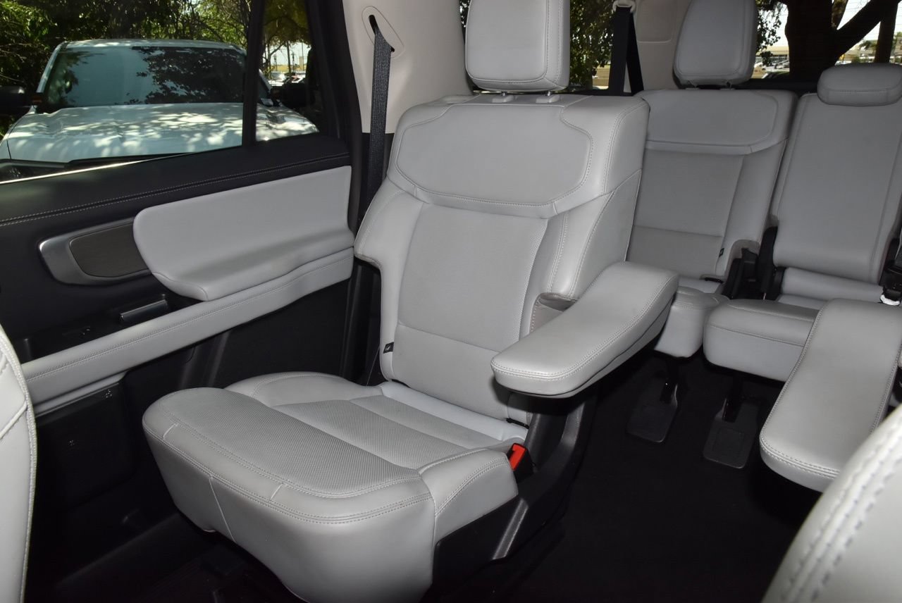 Certified 2025 Ford Expedition Max Platinum w/ Driver's Package AWD/4WD image 20