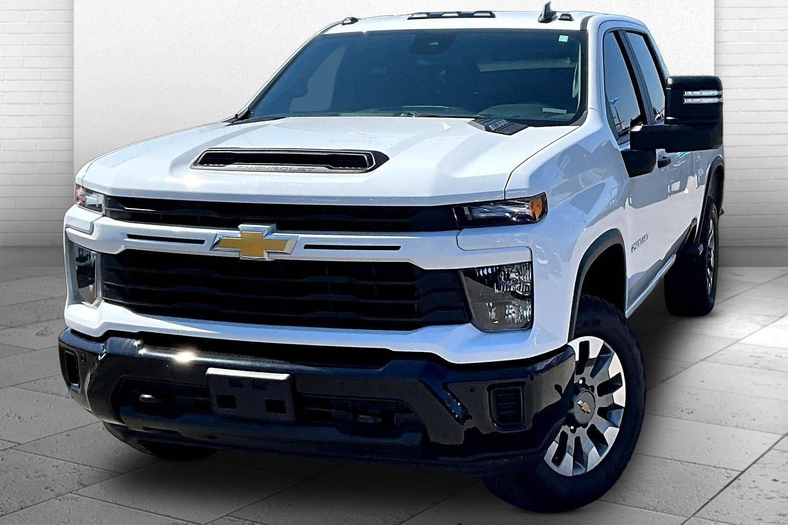 Used 2025 Chevrolet Silverado 2500 Custom w/ Custom Value Package AWD/4WD image 11