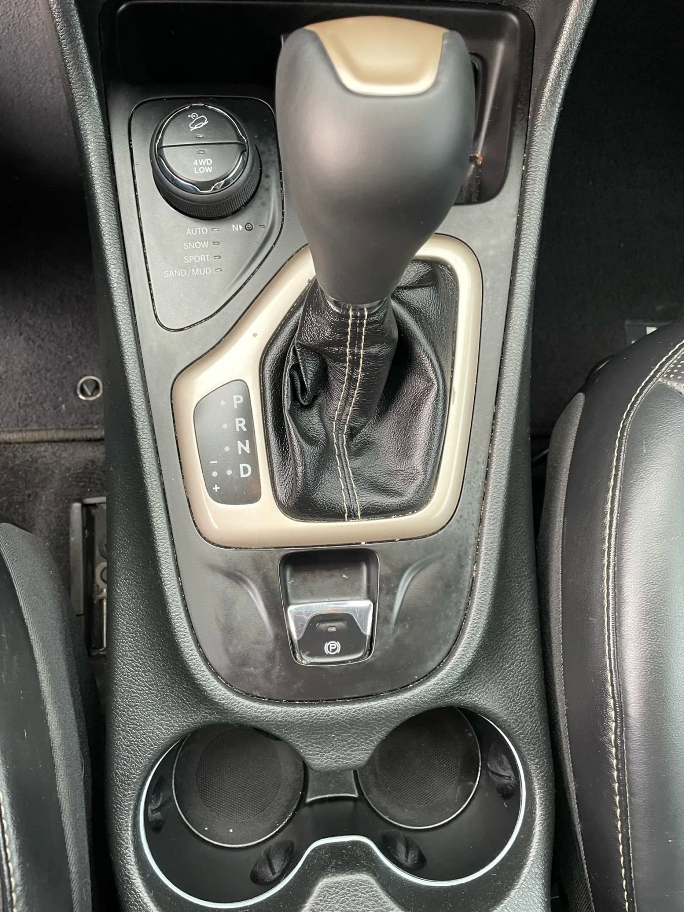 Used 2015 Jeep Cherokee Limited w/ Luxury Group image 20