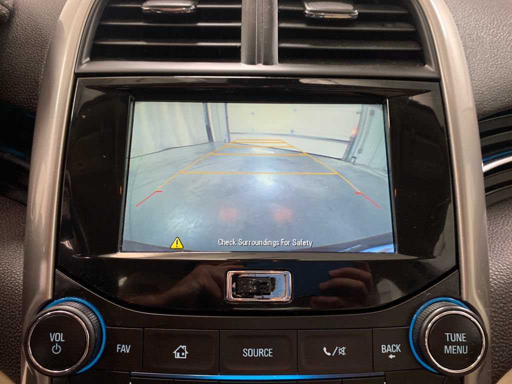 Used 2015 Chevrolet Malibu LT w/ Leather Package FWD image 7
