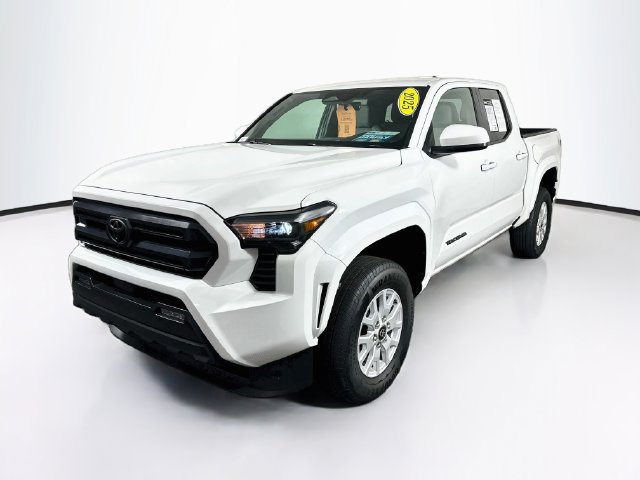 Used 2025 Toyota Tacoma SR5 AWD/4WD image 3
