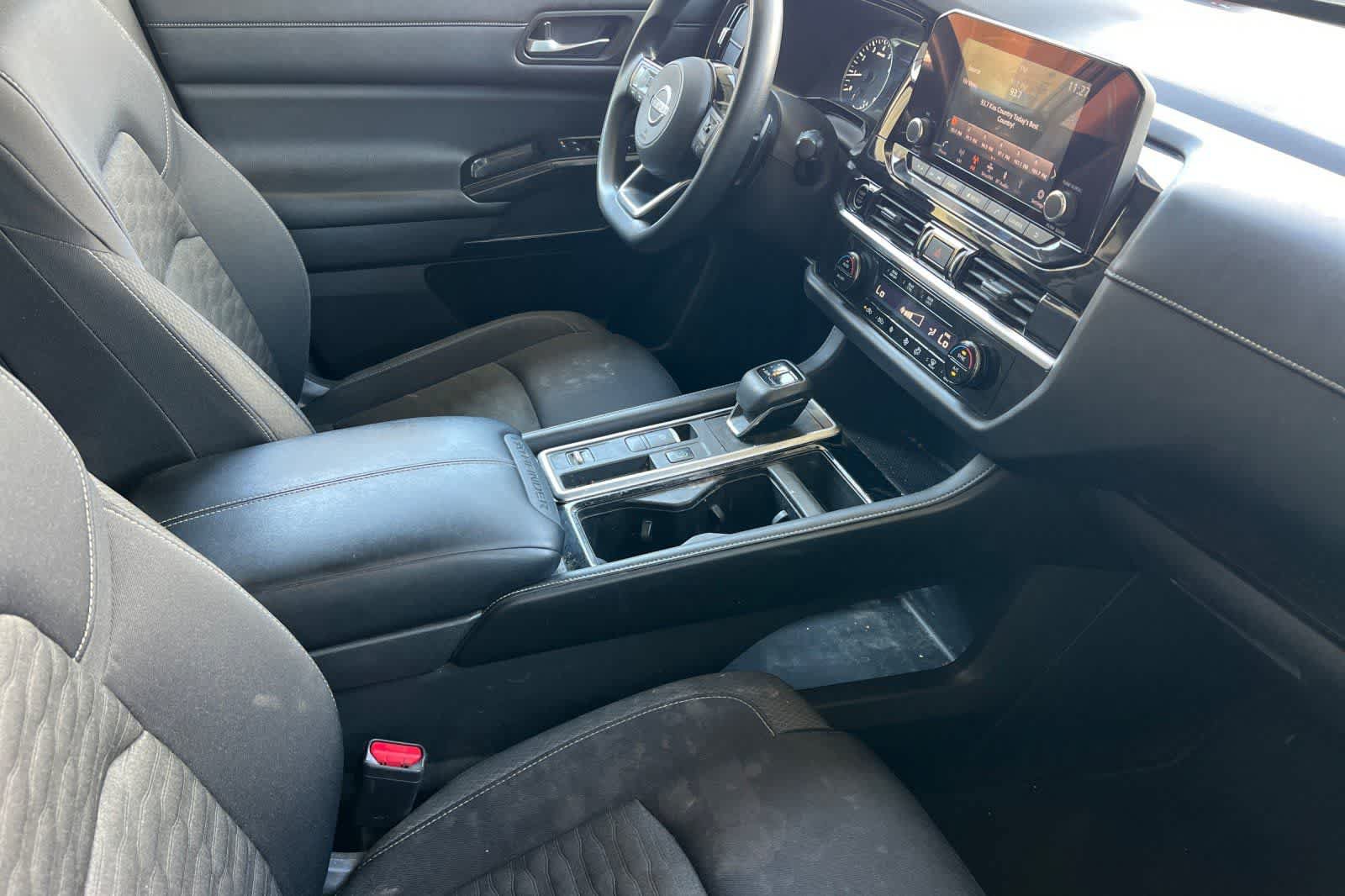 Used 2022 Nissan Pathfinder S FWD image 18