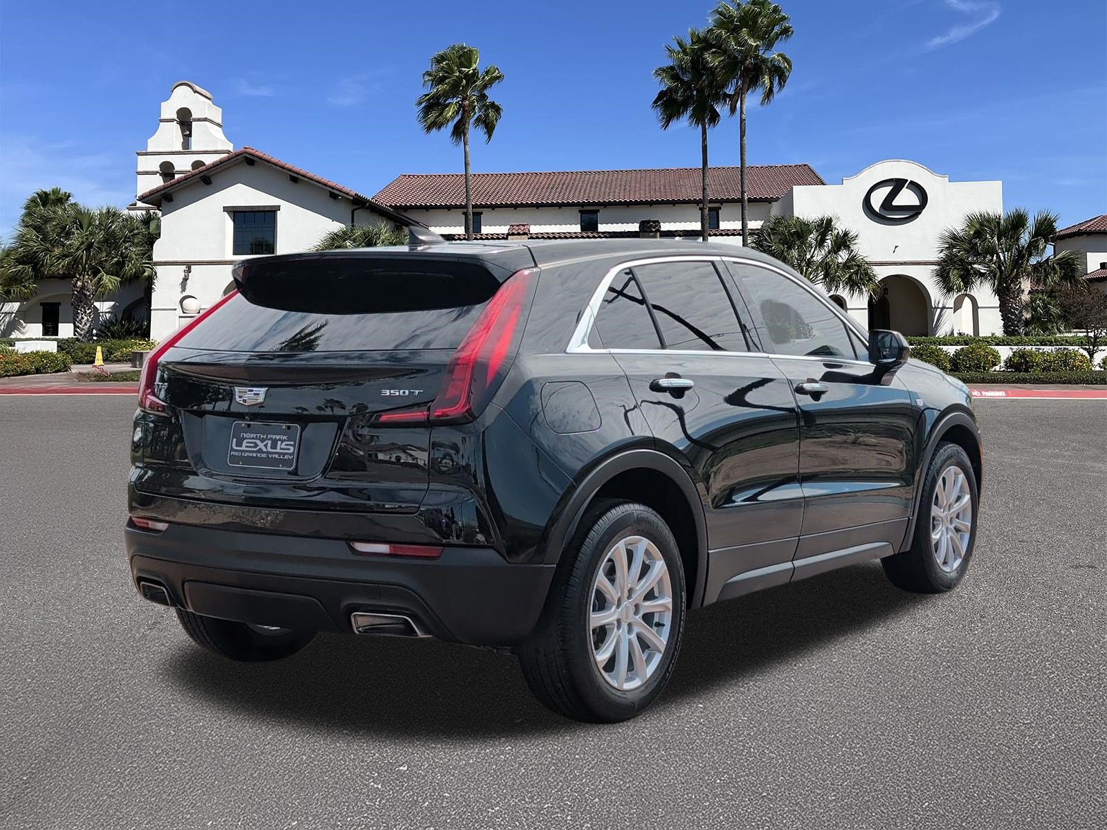 Used 2023 Cadillac XT4 Luxury FWD image 2
