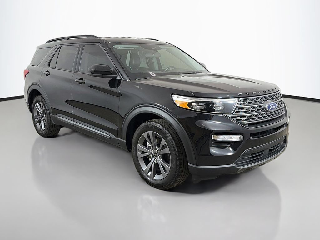 Used 2023 Ford Explorer XLT w/ Equipment Group 202A AWD/4WD image 41