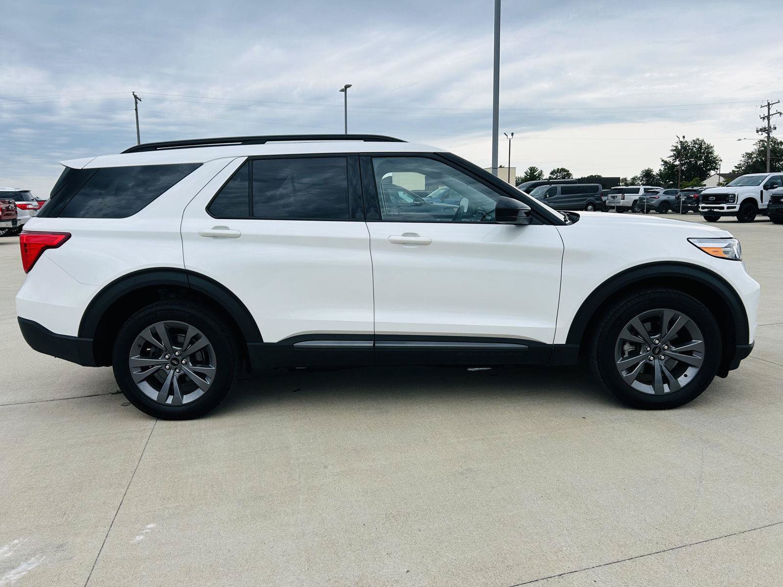 Used 2024 Ford Explorer XLT w/ Equipment Group 202A AWD/4WD image 45