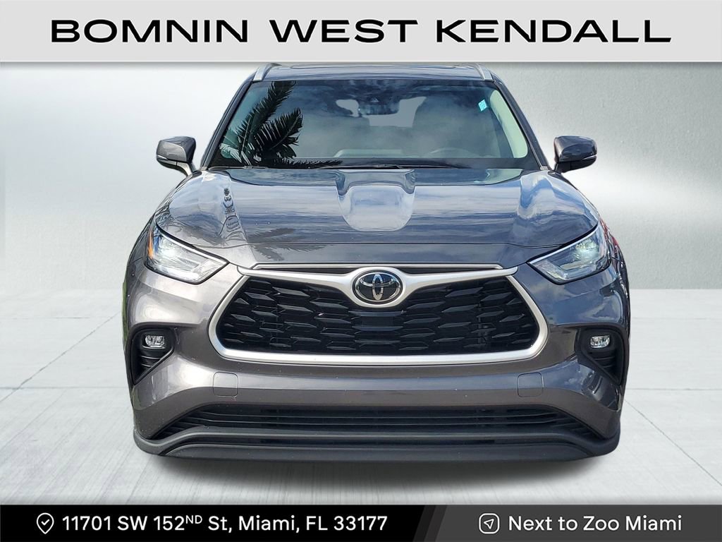 Used 2022 Toyota Highlander XLE image 2