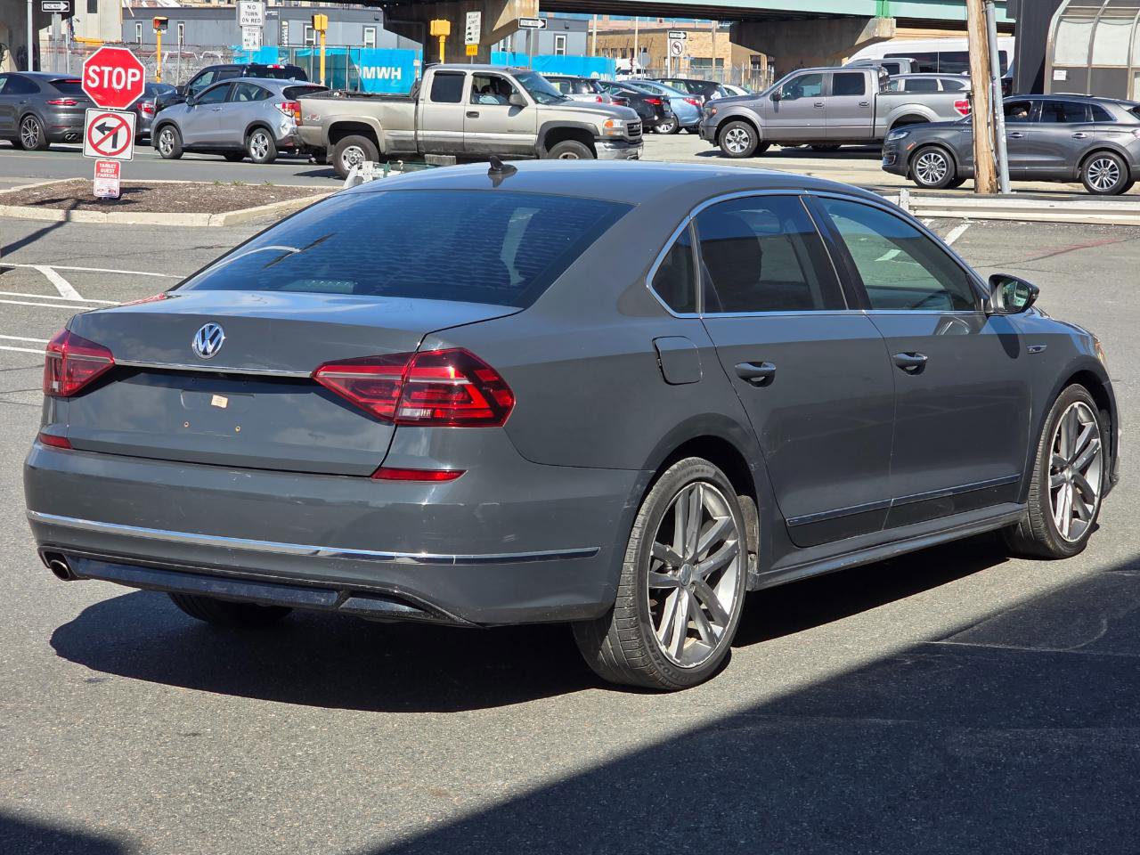 Used 2017 Volkswagen Passat 1.8T R-Line w/ R-Line Lighting Package FWD image 5