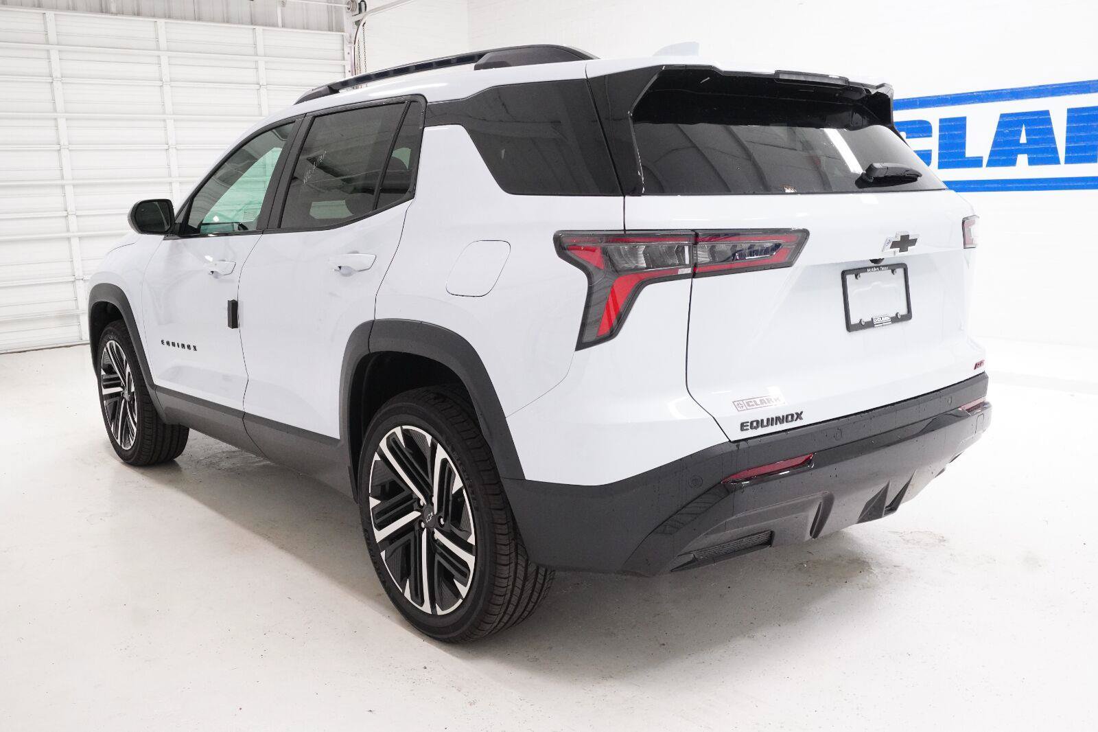 New 2027 Chevrolet Equinox RS FWD image 34