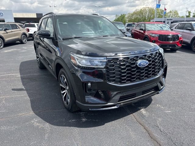Used 2025 Ford Explorer ST-Line AWD/4WD image 3
