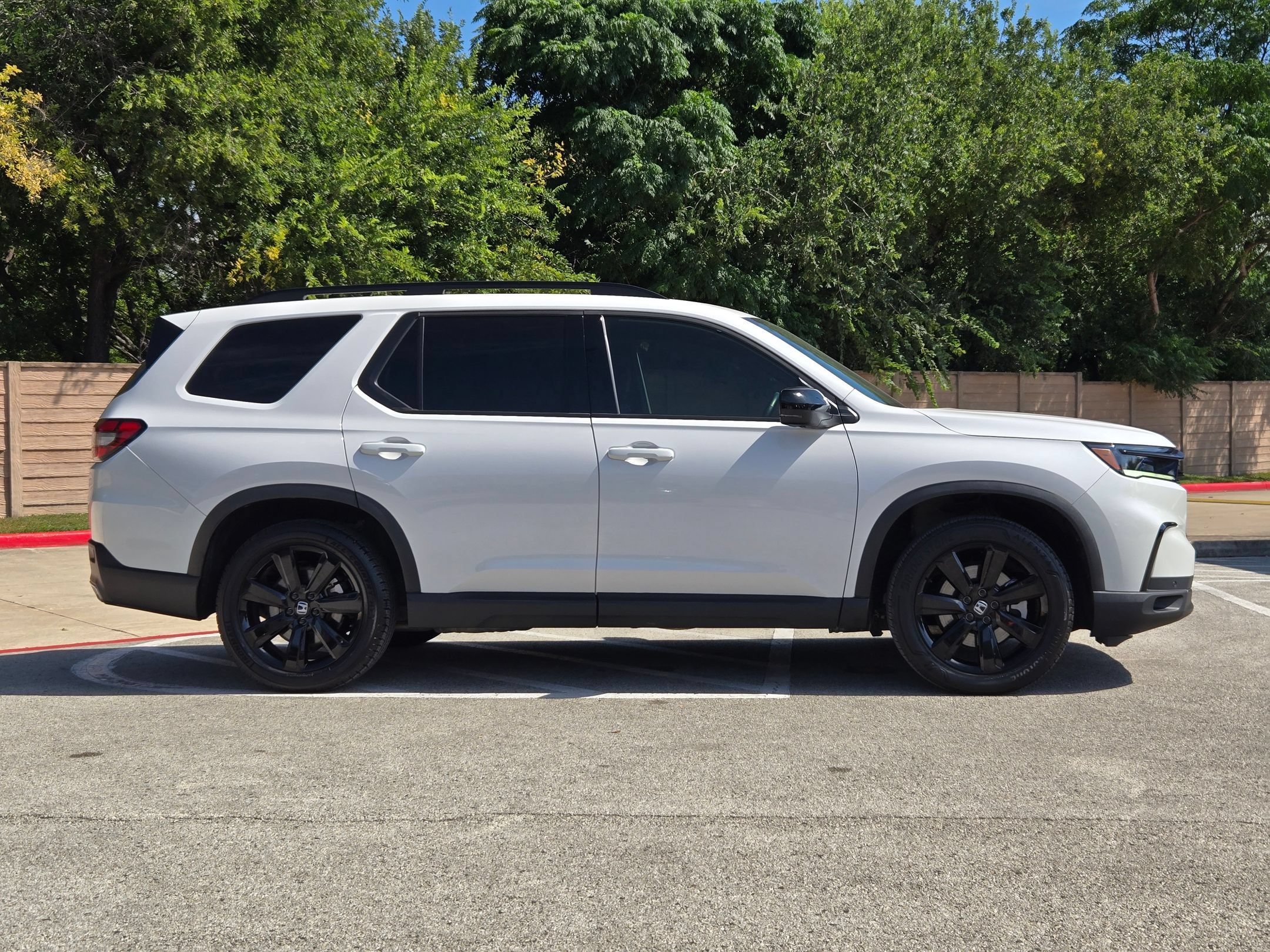 Used 2025 Honda Pilot Black Edition video 2