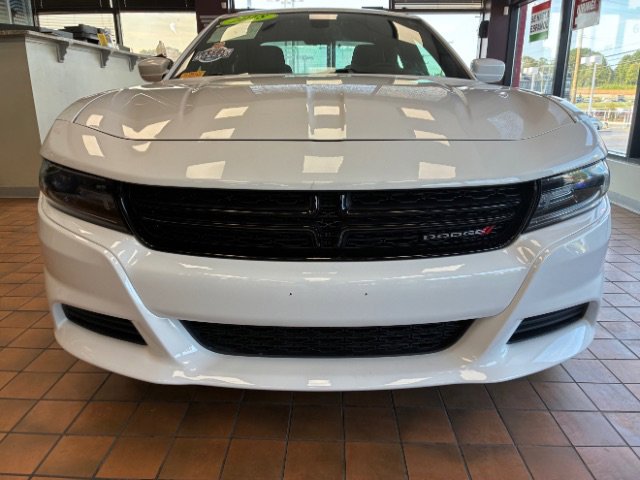 Used 2018 Dodge Charger SXT image 3