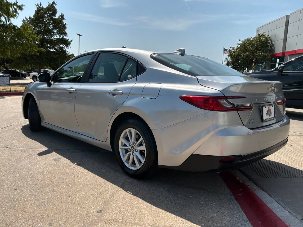 Used 2025 Toyota Camry LE w/ Convenience Package AWD/4WD image 8