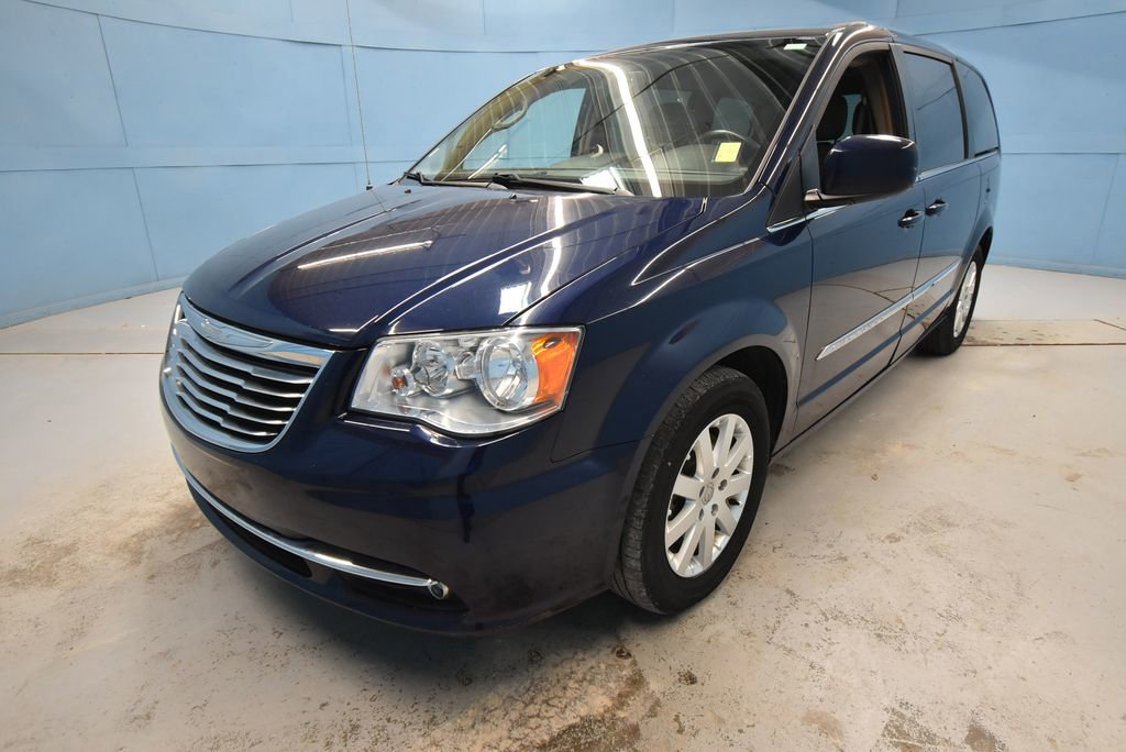 Used 2016 Chrysler Town & Country Touring FWD image 32