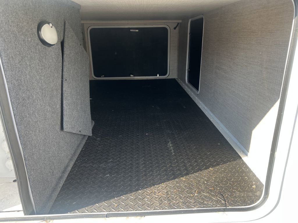 Used 2022 Ford E-450 and Econoline 450 Super Duty w/ Motorhome Prep Package image 22