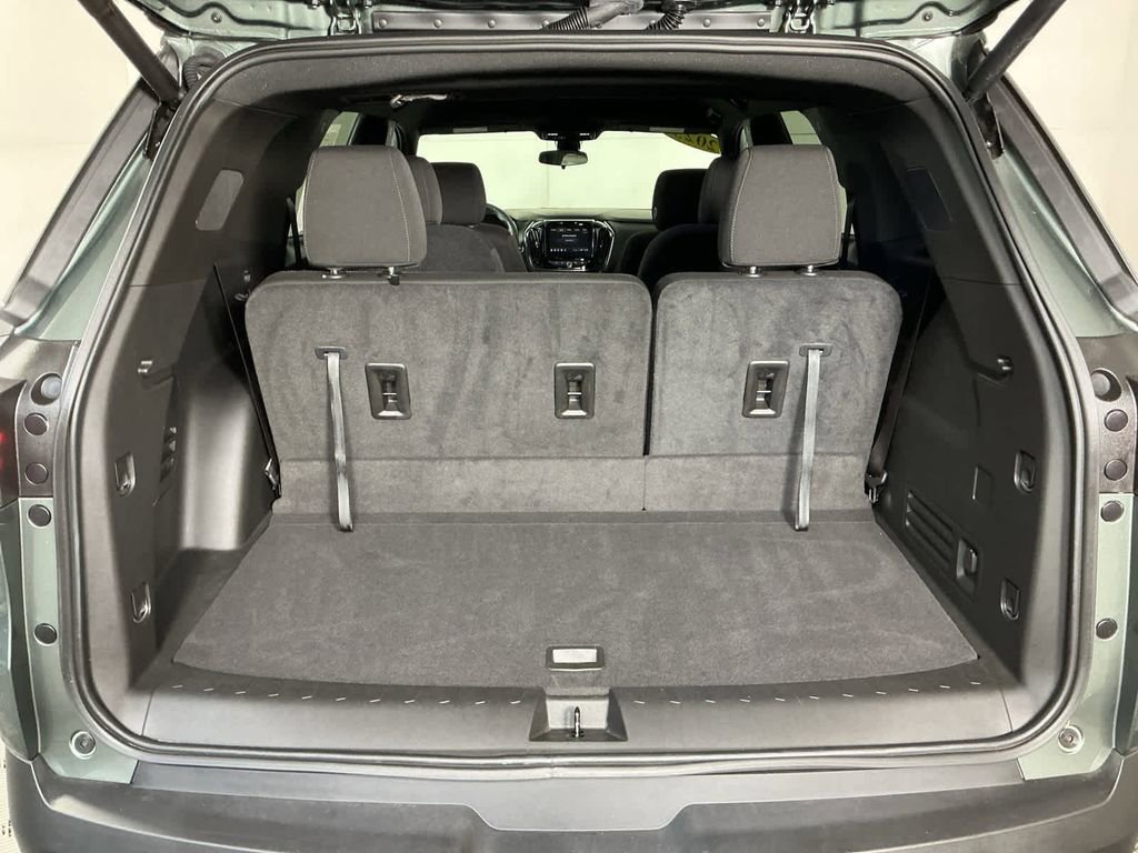 Used 2023 Chevrolet Traverse LT image 11