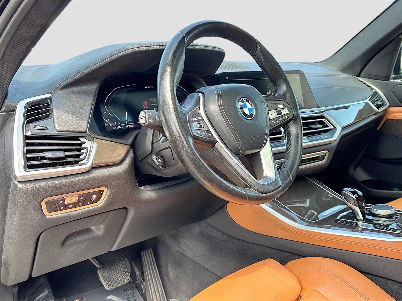 Used 2022 BMW X5 xDrive45e w/ Parking Assistance Package AWD/4WD image 9