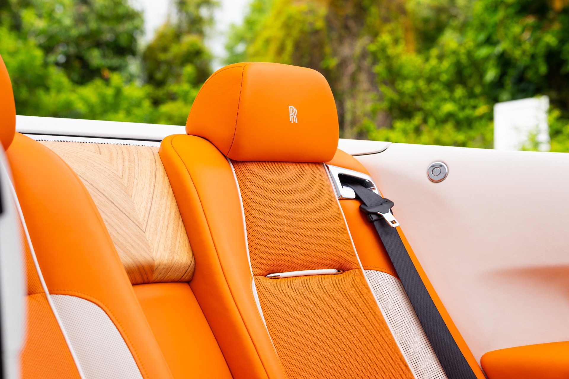 Used 2017 Rolls-Royce Dawn RWD image 89