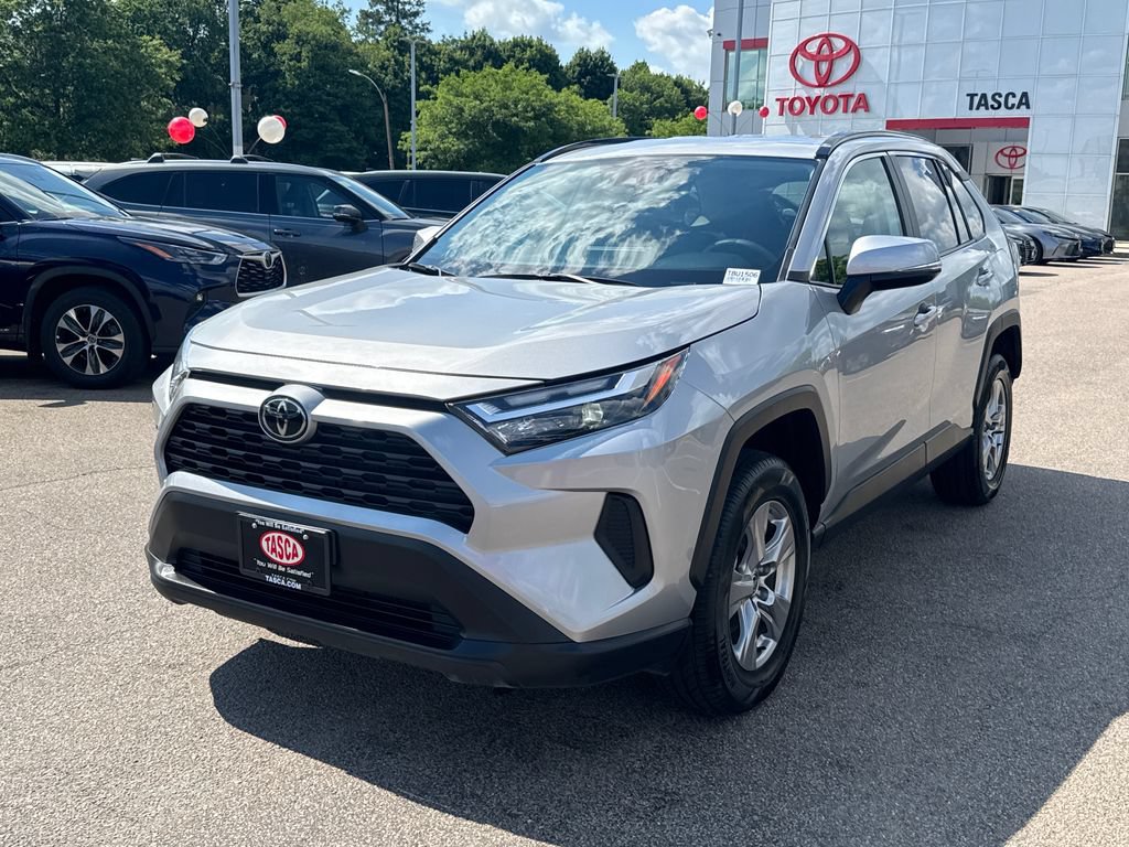 Used 2025 Toyota RAV4 XLE AWD/4WD image 3