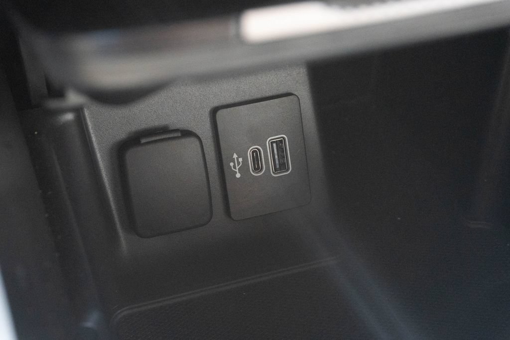 Used 2025 Ford Explorer Active w/ Active Comfort Package RWD image 33