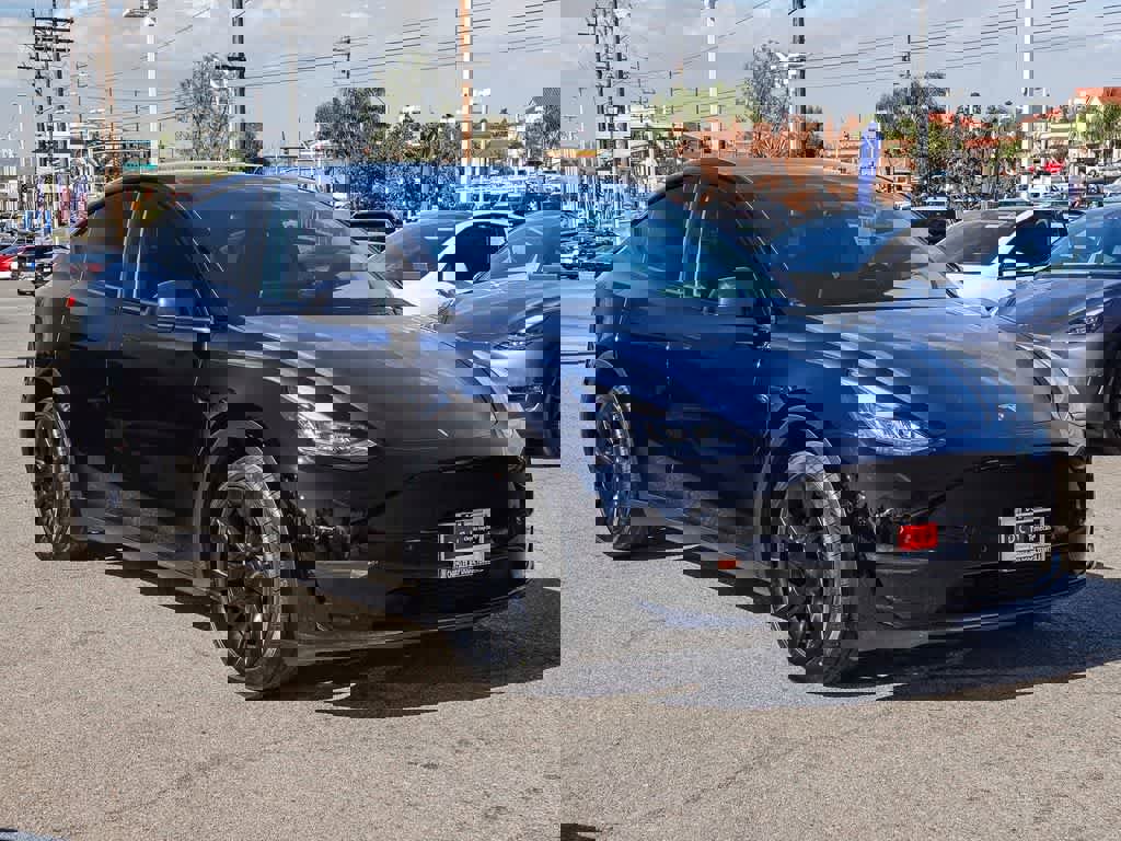 Used 2022 Tesla Model Y Long Range image 3