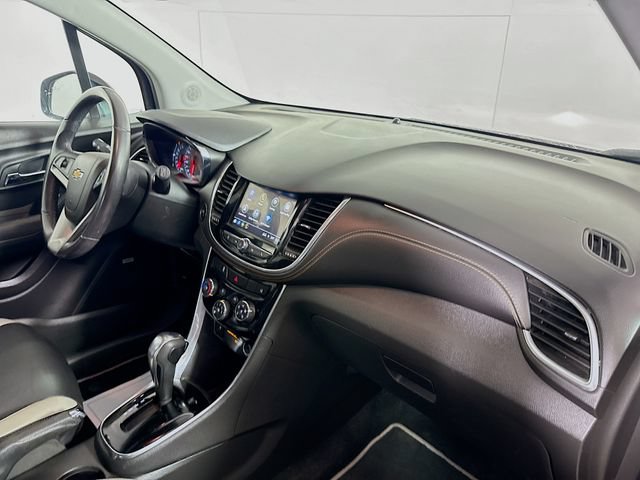 Used 2019 Chevrolet Trax Premier w/ Midnight Edition AWD/4WD image 32