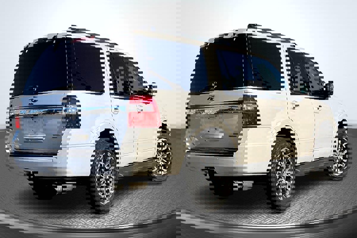 Used 2017 Ford Expedition XLT w/ Equipment Group 202A image 13