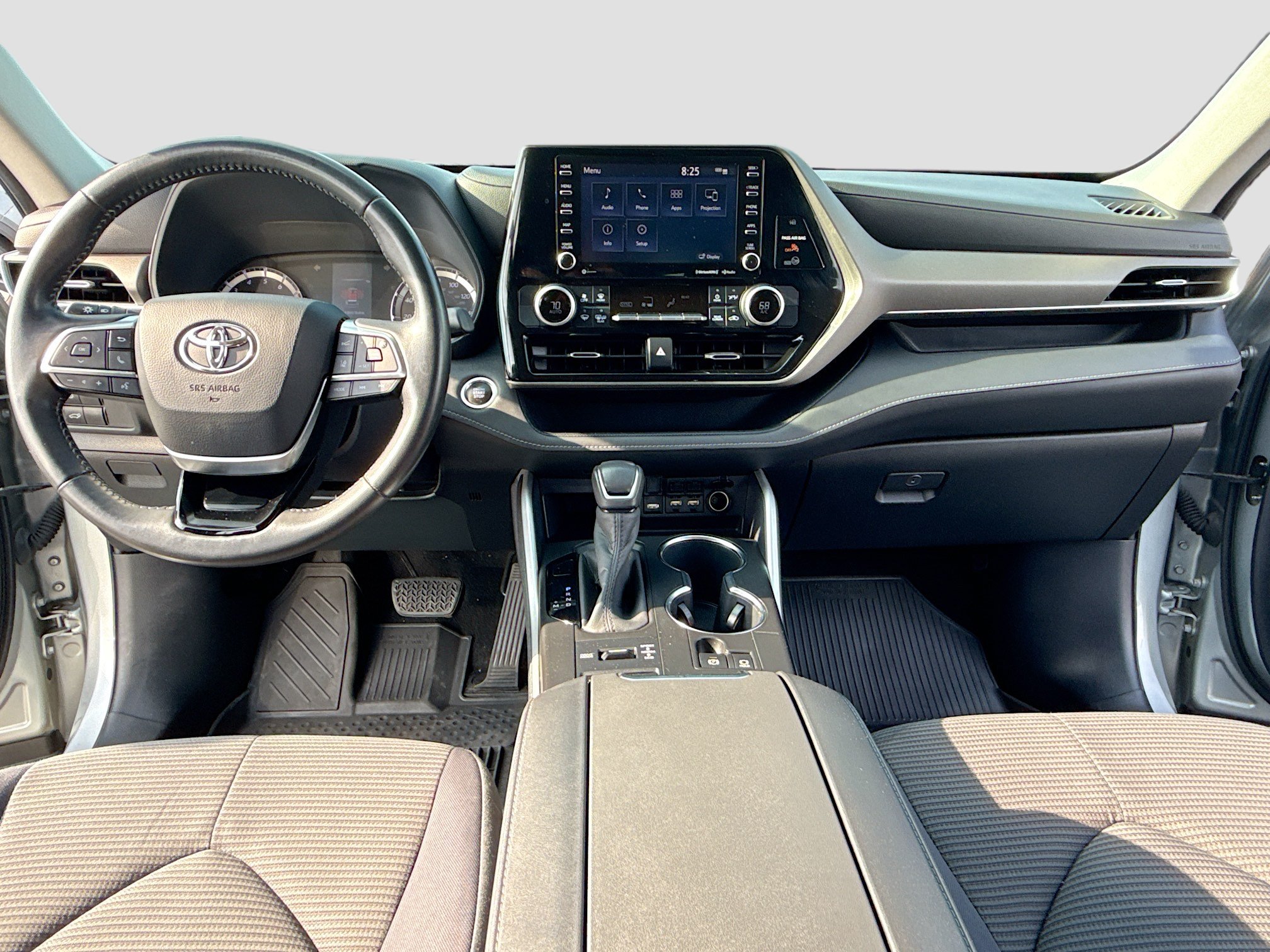 Used 2020 Toyota Highlander LE AWD/4WD image 3