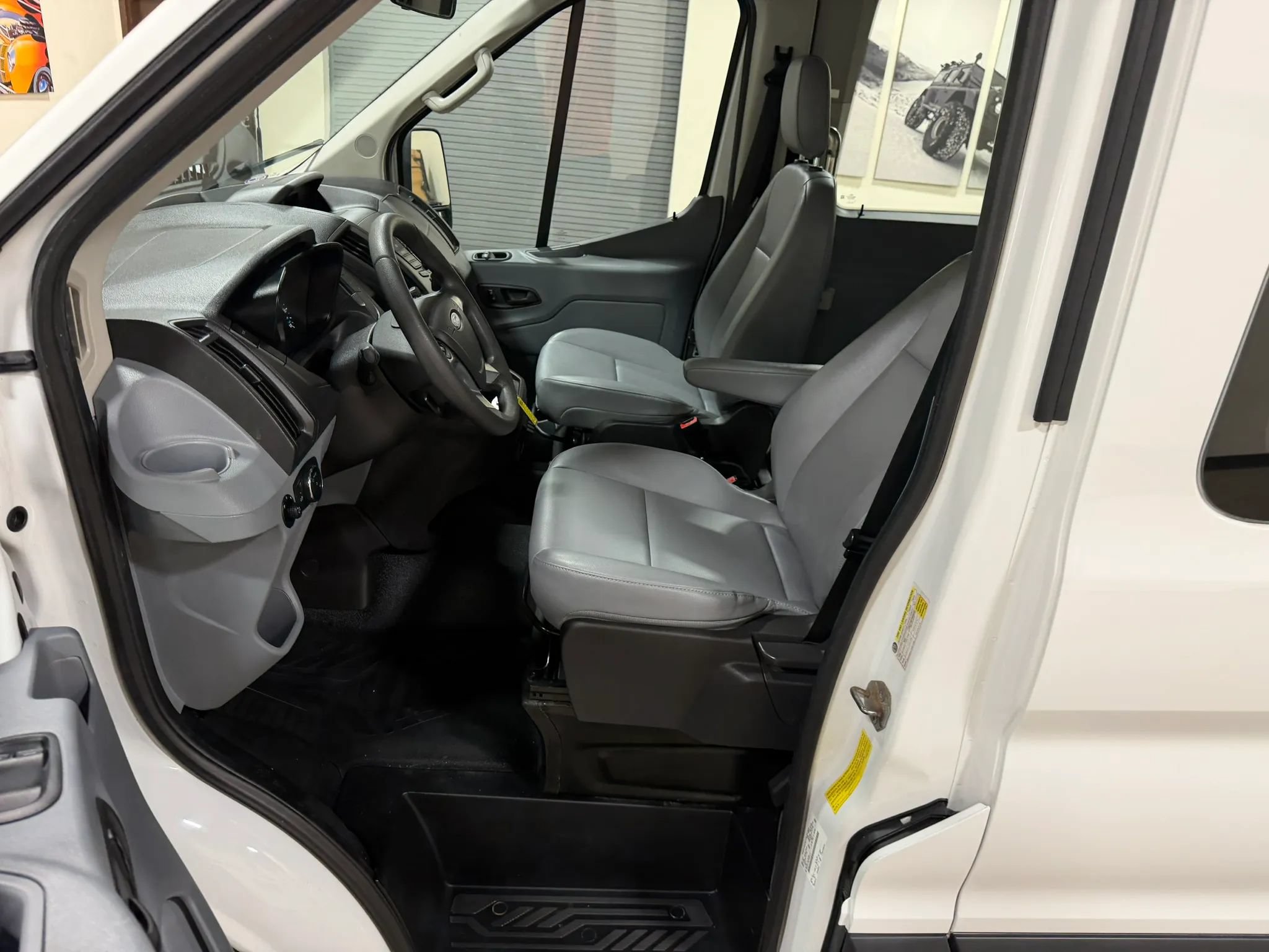 Used 2015 Ford Transit 150 XL RWD image 39