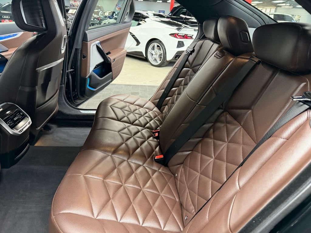 Used 2026 BMW 740i xDrive AWD/4WD image 39