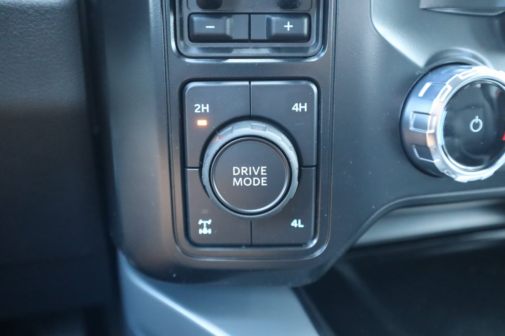 New 2026 Ford F250 Lariat w/ Black Appearance Package image 9